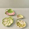 Assortiment de 4 assiettes décoratives à motif feuillage Assortiment de 4 assiettes décoratives à motif feuillage
