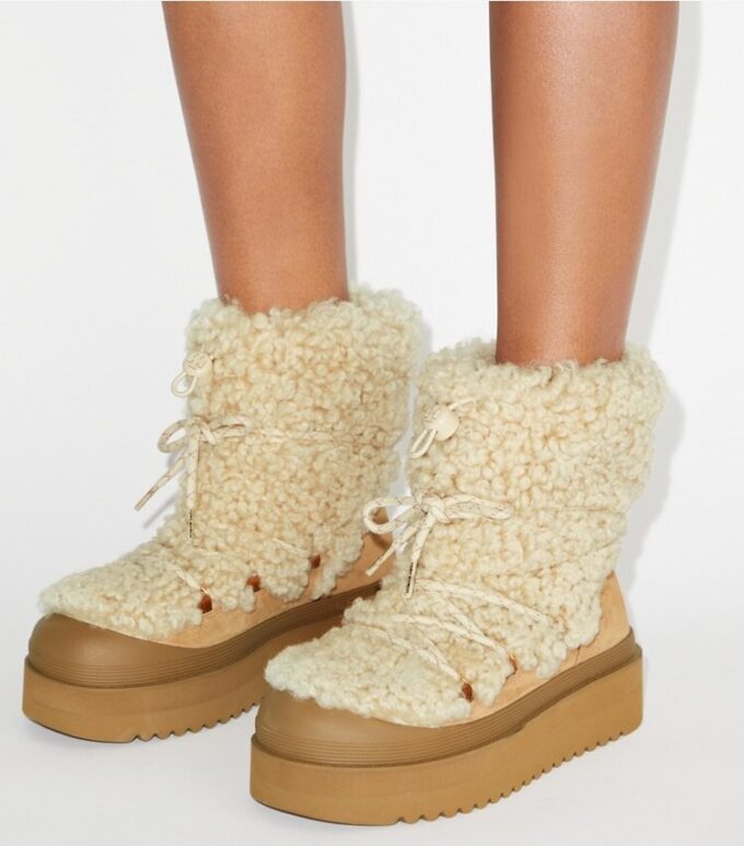 Bottes à lacets en peau lainée douce Bottes à lacets en peau lainée douce
