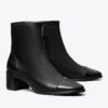 Bottines à talons bas et bout recouvert Bottines à talons bas et bout recouvert