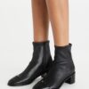 Bottines à talons bas et bout recouvert Bottines à talons bas et bout recouvert