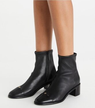 Bottines à talons bas et bout recouvert