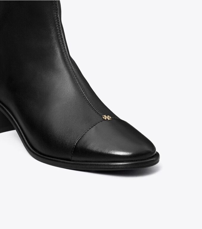 Bottines à talons bas et bout recouvert Bottines à talons bas et bout recouvert