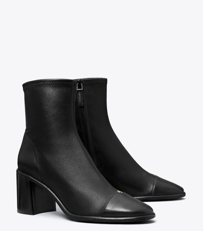 Bottines à talons et bout recouvert Bottines à talons et bout recouvert