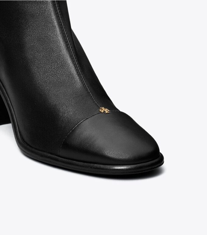 Bottines à talons et bout recouvert Bottines à talons et bout recouvert