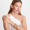 Bracelet manchette avec logo brutaliste Bracelet manchette avec logo brutaliste
