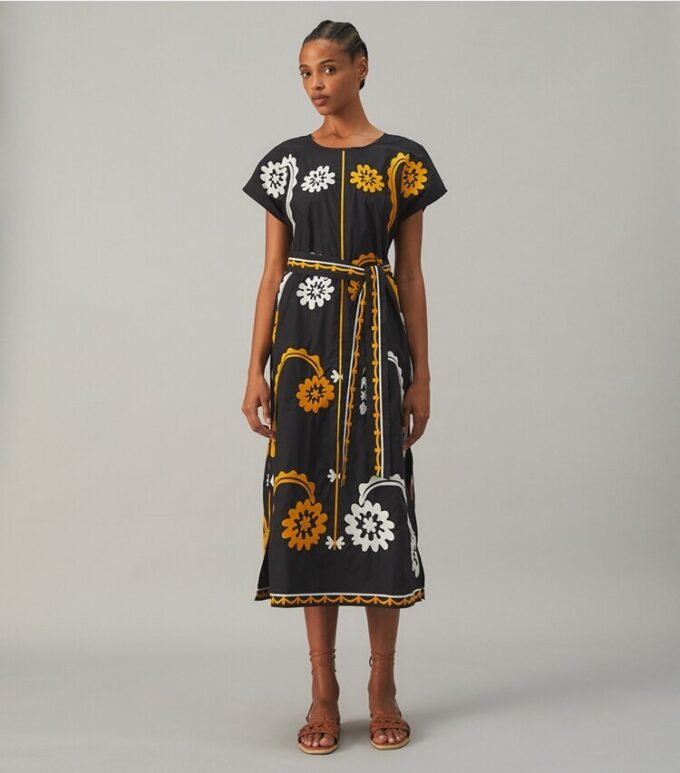 Caftan en popeline de coton brodé