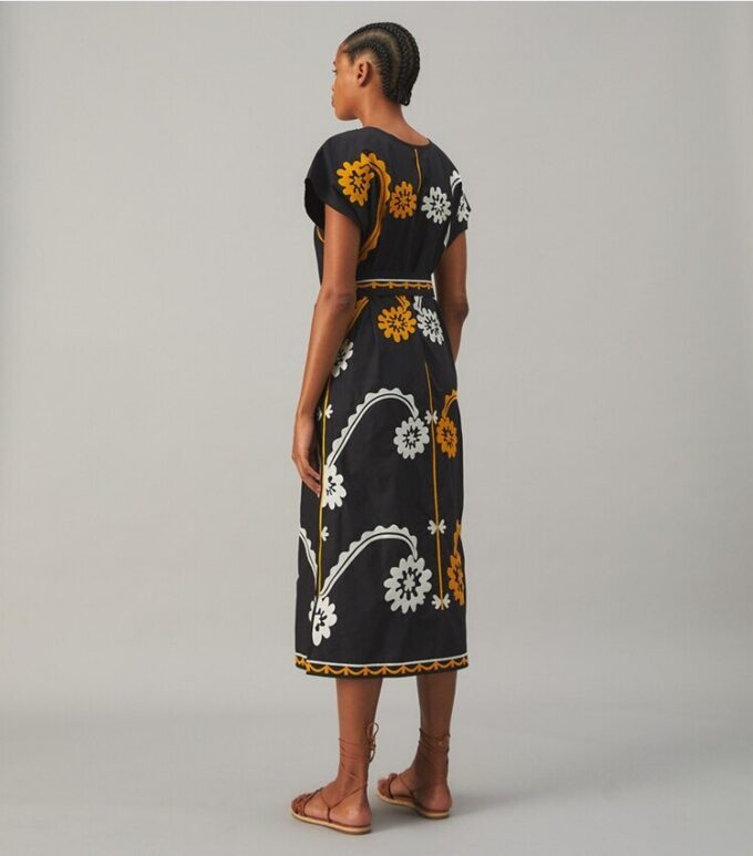 Caftan en popeline de coton brodé