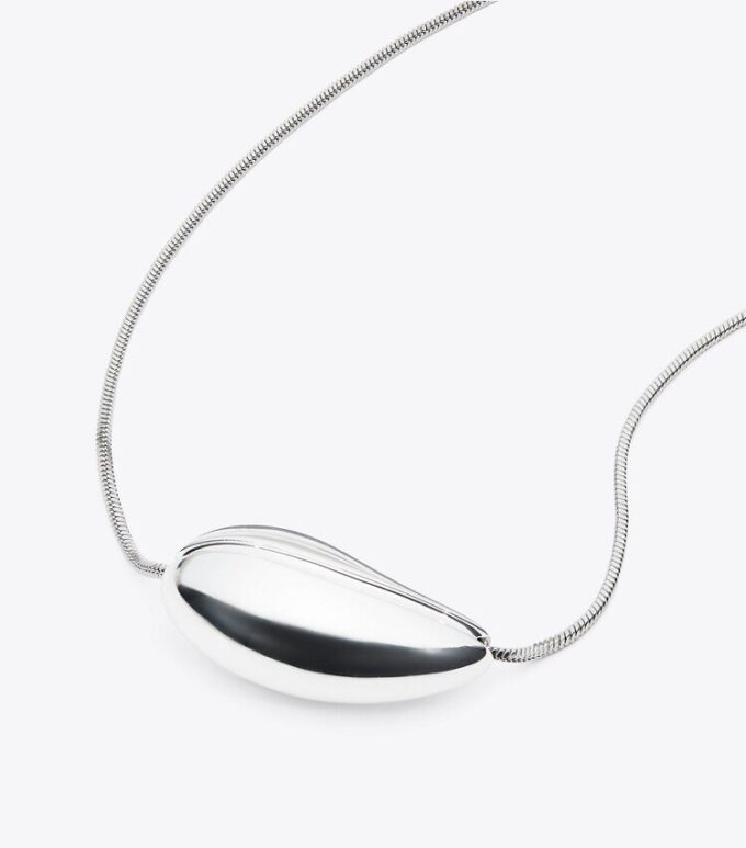 Collier pendentif ajouré Collier pendentif ajouré