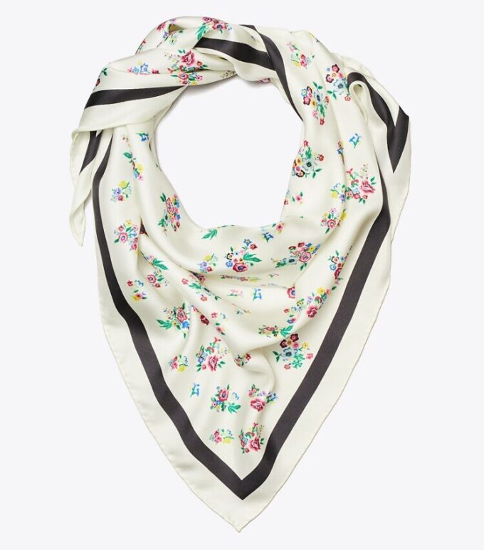 Foulard triangle en soie Foulard triangle en soie