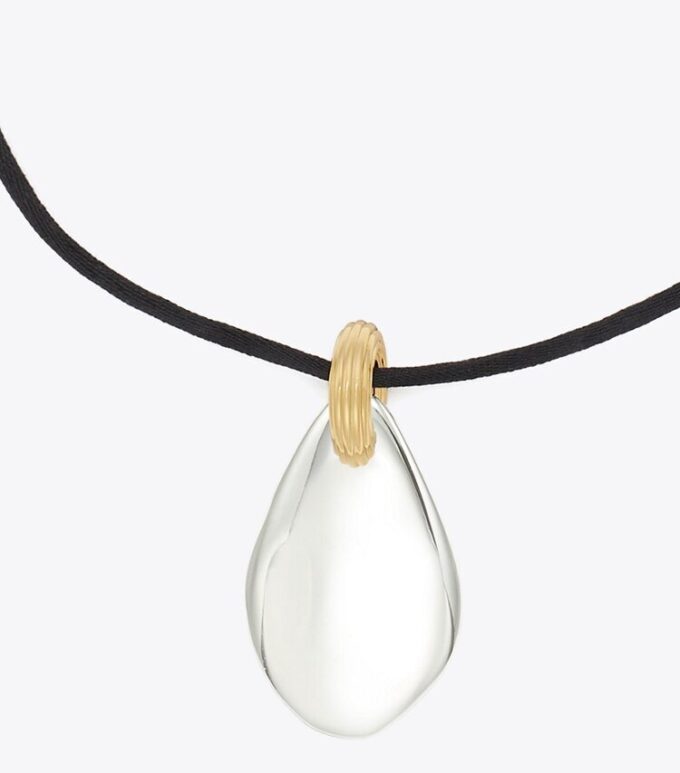 Grand pendentif percé Grand pendentif percé