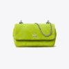 Mini sac à rabat en daim matelassé Kira Mini sac à rabat en daim matelassé Kira