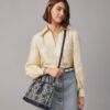 Perry T Monogram Petit sac fourre-tout à trois compartiments Perry T Monogram Petit sac fourre-tout à trois compartiments
