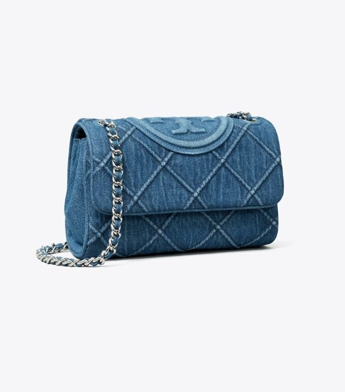 Petit sac à bandoulière convertible en denim souple Fleming Petit sac à bandoulière convertible en denim souple Fleming