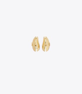 Petites boucles d&rsquo;oreilles percées