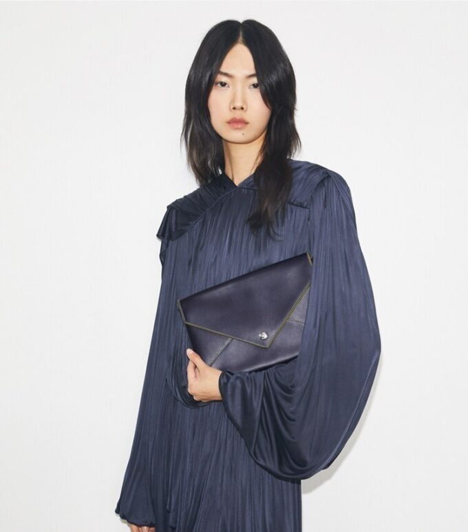 Pochette à chaîne en cuir lisse Pochette à chaîne en cuir lisse