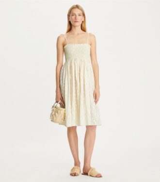 Robe bustier en soie smockée
