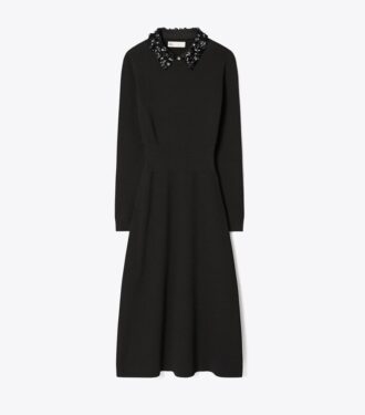 Robe à col orné