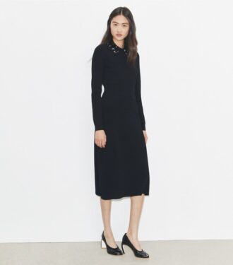 Robe à col orné