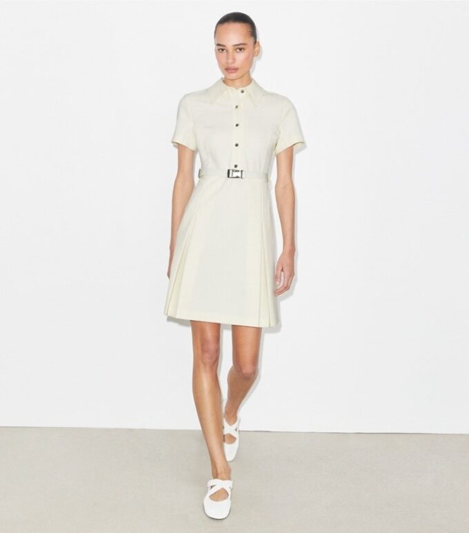 Robe de golf plissée à manches courtes Robe de golf plissée à manches courtes