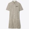 Robe de golf à taille basse et plis Robe de golf à taille basse et plis