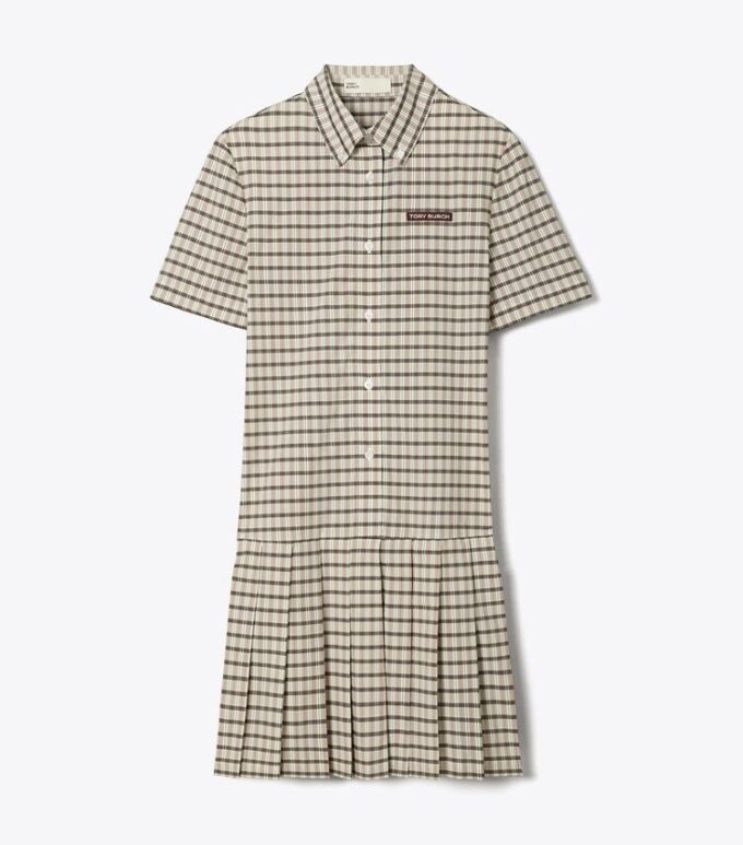 Robe de golf à taille basse et plis Robe de golf à taille basse et plis