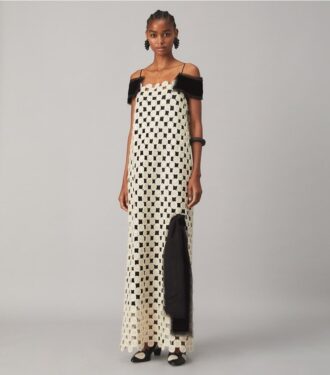 Robe en guipure de laine ornée