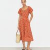 Robe à encolure dégagée Robe à encolure dégagée