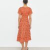 Robe à encolure dégagée Robe à encolure dégagée