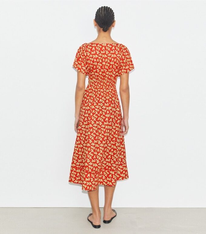 Robe à encolure dégagée Robe à encolure dégagée
