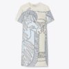 Robe t-shirt imprimée en soie sur le devant Robe t-shirt imprimée en soie sur le devant