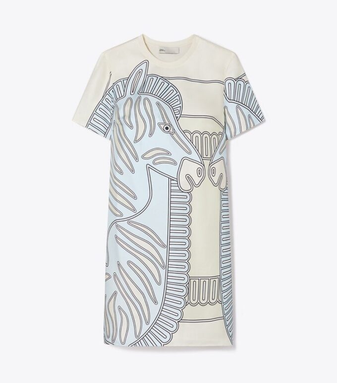Robe t-shirt imprimée en soie sur le devant Robe t-shirt imprimée en soie sur le devant