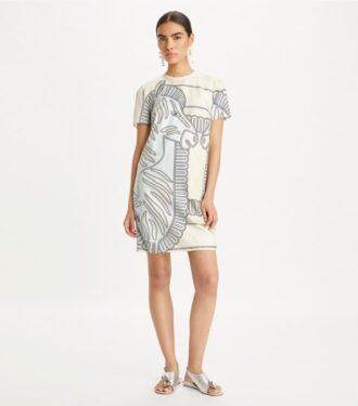 Robe t-shirt imprimée en soie sur le devant