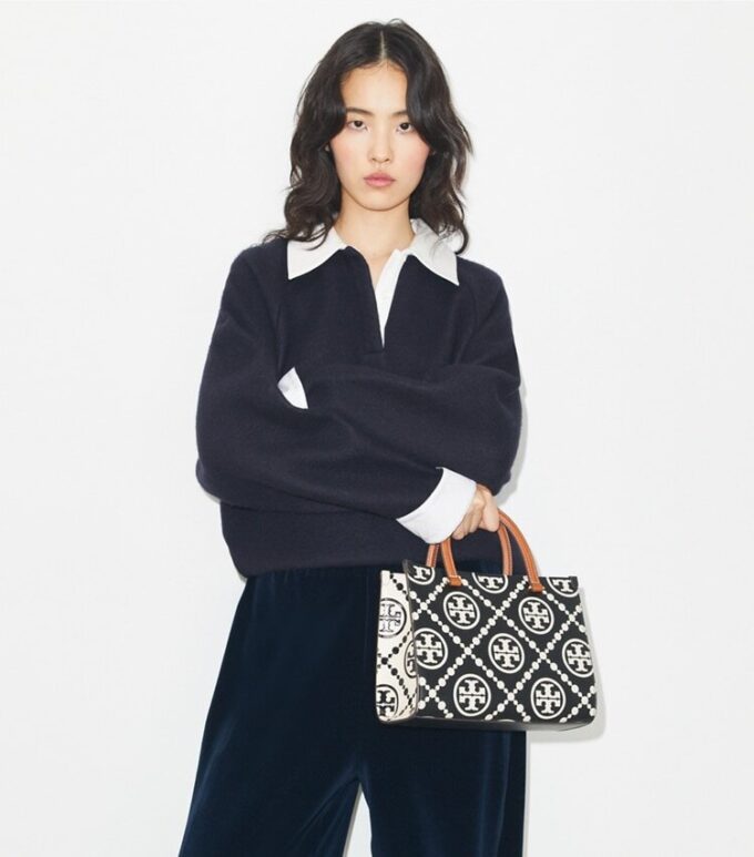 Sac cabas à poignées supérieures en cuir gaufré contrasté T Monogram T Sac cabas à poignées supérieures en cuir gaufré contrasté T Monogram T