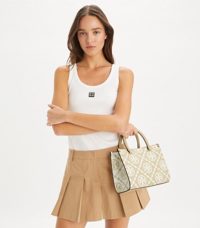 Sac cabas à poignées supérieures en cuir gaufré contrasté T Monogram T Sac cabas à poignées supérieures en cuir gaufré contrasté T Monogram T