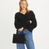 Sac cabas à poignées T Monogram embossé Sac cabas à poignées T Monogram embossé