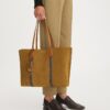 Sac fourre-tout Perry en daim à trois compartiments Sac fourre-tout Perry en daim à trois compartiments