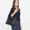 Sac messager T Monogram grainé Sac messager T Monogram grainé