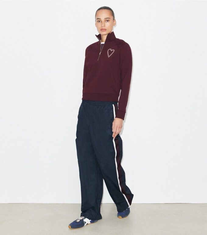 Sweat-shirt en molleton français à cœur et surpiqûres Sweat-shirt en molleton français à cœur et surpiqûres
