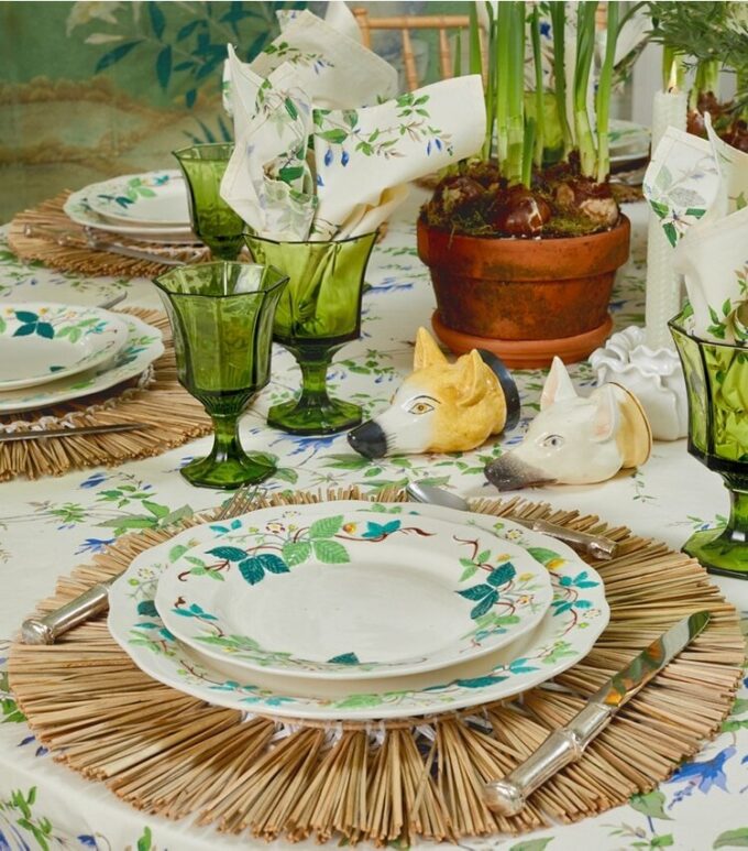 Assiettes plates à fleurs en relief, lot de 2 Assiettes plates à fleurs en relief, lot de 2