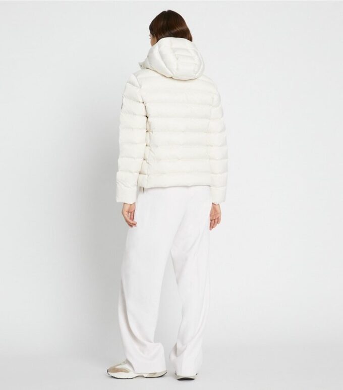 Veste matelassée en satin avec ceinture Veste matelassée en satin avec ceinture